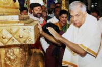 மதுரை மீனாட்சி அம்மன் ஆலயத்தில் வழிபாடுகளில் ஈடுபட்ட ரணில்