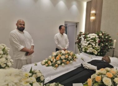 சாணக்கியன் எம்.பியின் தந்தையாரின் பூதவுடலுக்கு பலரும் நேரில் அஞ்சலி!